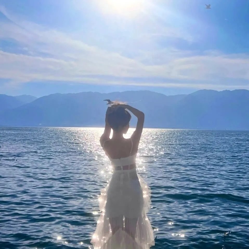 怪物少女妮莫娜 海报